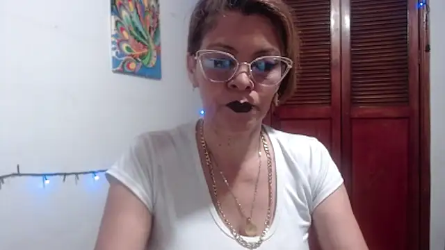 Snapshot of electra-mommy chatting on 07-04-26, 11:05 electra-mommy online show from 07-04-26, 11:05