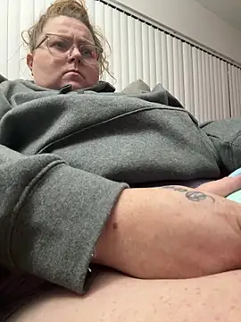 Snapshot of BBW2320 chatting on 09-21-25, 04:47 BBW2320 online show from 09-21-25, 04:47