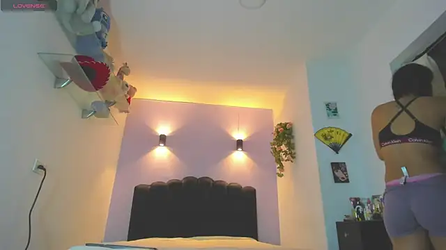 Snapshot of Sofia_Clauss_ chatting on 06-19-26, 04:50 Sofia Clauss online show from 06-19-26, 04:50