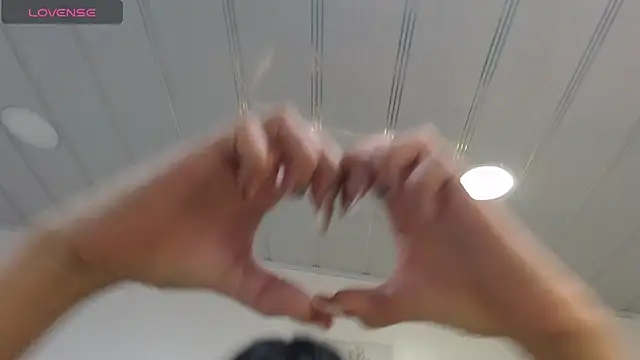 Snapshot of candy_lux_ chatting on 02-28-26, 07:37 candy lux online show from 02-28-26, 07:37