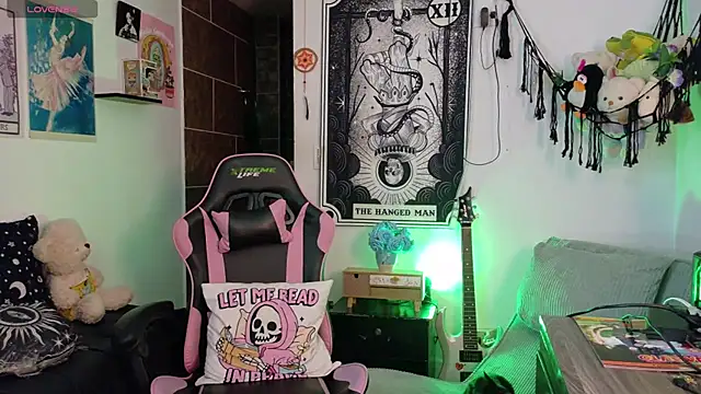 Snapshot of mollyshake1 chatting on 02-06-26, 05:56 mollyshake1 online show from 02-06-26, 05:56