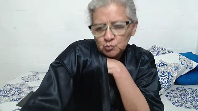 Snapshot of candy_mature_ chatting on 11-25-25, 10:37 candy mature online show from 11-25-25, 10:37