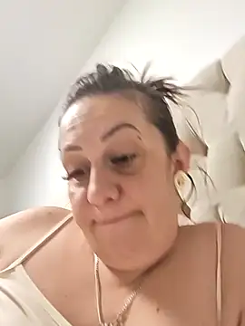 AvaLloyd online show from 03-30-26, 01:50