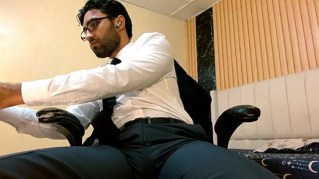 Snapshot of MilanZaire chatting on 01-09-26, 09:16 MilanZaire online show from 01-09-26, 09:16