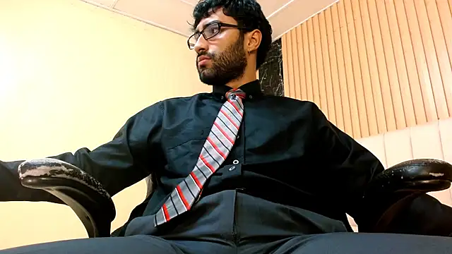 Snapshot of MilanZaire chatting on 01-12-26, 05:40 MilanZaire online show from 01-12-26, 05:40