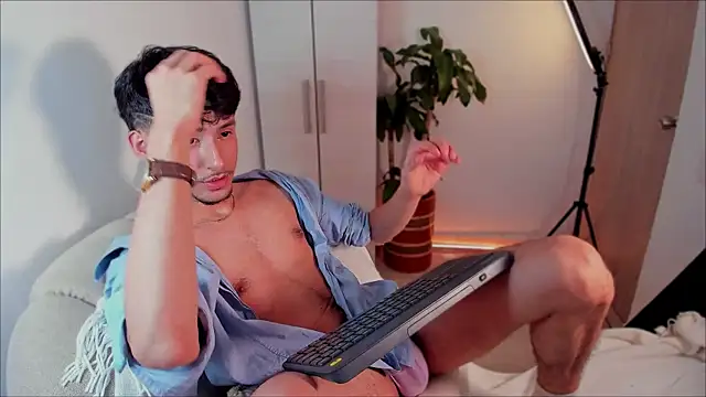 dimitri targaryen online show from 01-08-25, 11:32