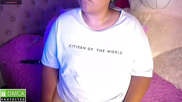 Snapshot of KittyHot20 chatting on 11-21-25, 07:56 KittyHot20 online show from 11-21-25, 07:56