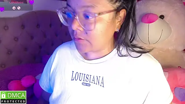 Snapshot of KittyHot20 chatting on 11-30-25, 04:11 KittyHot20 online show from 11-30-25, 04:11