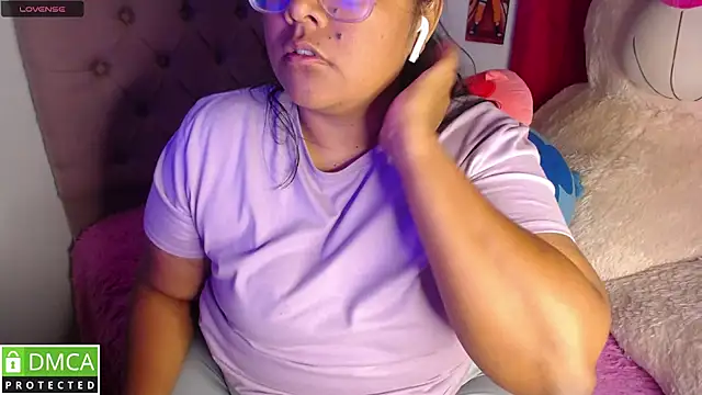 Snapshot of KittyHot20 chatting on 12-14-25, 01:33 KittyHot20 online show from 12-14-25, 01:33