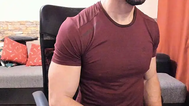 HotHunkTrainer online show from 02-12-26, 08:53