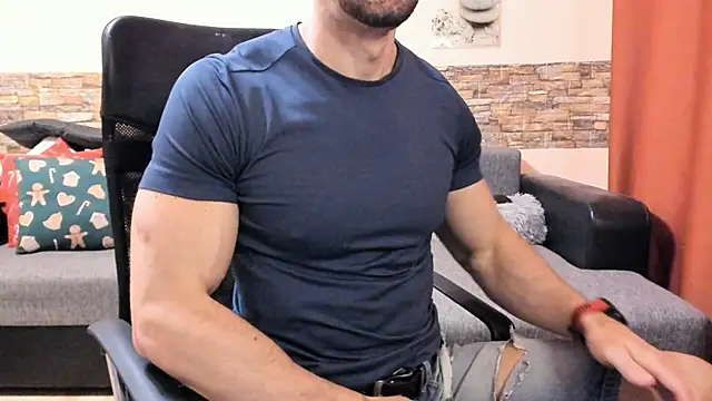 HotHunkTrainer online show from 03-11-26, 08:42