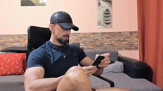 HotHunkTrainer online show from 03-24-26, 08:41