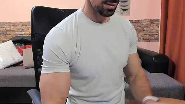 HotHunkTrainer online show from 05-28-26, 08:55