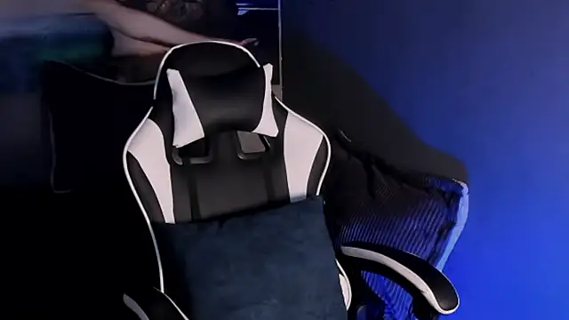 Thomas Fit1 online show from 03-24-26, 01:43