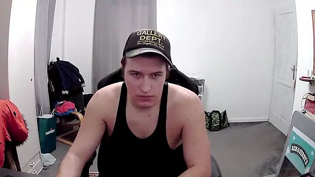 Snapshot of PKrisztian chatting on 03-08-26, 03:38 PKrisztian online show from 03-08-26, 03:38