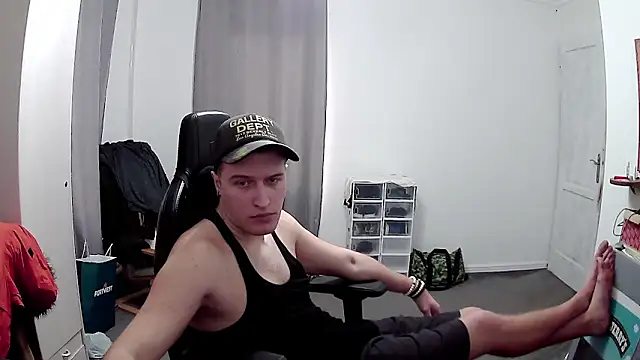 Snapshot of PKrisztian chatting on 03-22-26, 04:32 PKrisztian online show from 03-22-26, 04:32