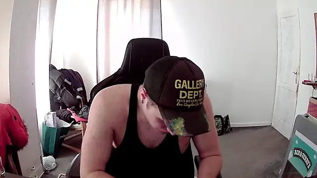 Snapshot of PKrisztian chatting on 04-07-26, 01:55 PKrisztian online show from 04-07-26, 01:55