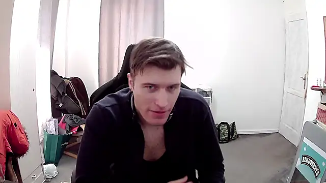 Snapshot of PKrisztian chatting on 04-08-26, 01:44 PKrisztian online show from 04-08-26, 01:44