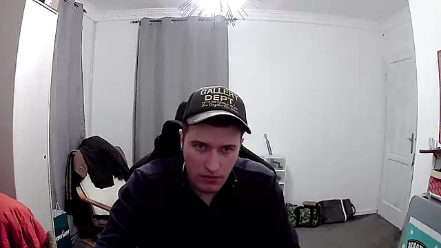 Snapshot of PKrisztian chatting on 04-09-26, 06:35 PKrisztian online show from 04-09-26, 06:35