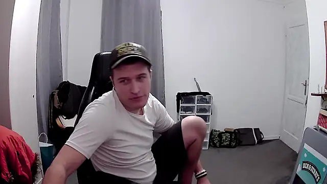 Snapshot of PKrisztian chatting on 04-16-26, 02:01 PKrisztian online show from 04-16-26, 02:01