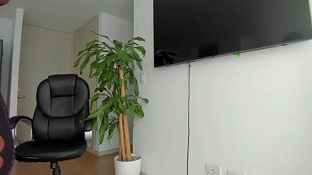Snapshot of charlotte_tiller chatting on 05-02-26, 06:57 charlotte tiller online show from 05-02-26, 06:57