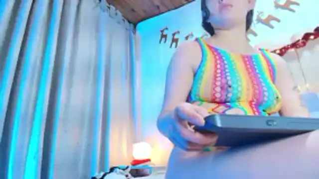 Snapshot of Eda_Bonne chatting on 12-18-25, 12:33 Eda Bonne online show from 12-18-25, 12:33