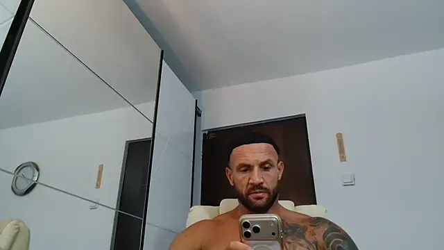 Magnificmuscles89 online show from 06-26-26, 10:47