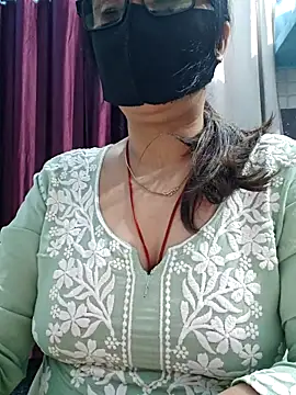Snapshot of Aishwaryaa_69 chatting on 02-09-26, 10:41 Aishwaryaa 69 online show from 02-09-26, 10:41