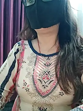 Snapshot of Aishwaryaa_69 chatting on 02-12-26, 03:51 Aishwaryaa 69 online show from 02-12-26, 03:51
