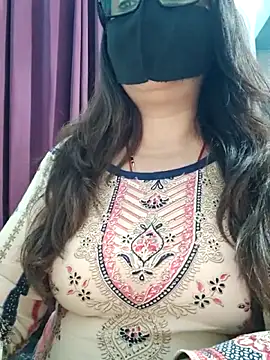 Snapshot of Aishwaryaa_69 chatting on 04-11-26, 11:25 Aishwaryaa 69 online show from 04-11-26, 11:25