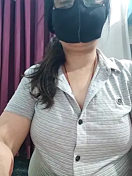 Snapshot of Aishwaryaa_69 chatting on 04-18-26, 02:37 Aishwaryaa 69 online show from 04-18-26, 02:37
