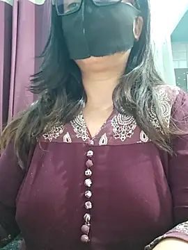 Snapshot of Aishwaryaa_69 chatting on 05-18-26, 12:55 Aishwaryaa 69 online show from 05-18-26, 12:55