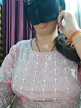 Snapshot of Aishwaryaa_69 chatting on 05-23-26, 04:11 Aishwaryaa 69 online show from 05-23-26, 04:11
