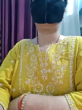Snapshot of Aishwaryaa_69 chatting on 05-26-26, 02:40 Aishwaryaa 69 online show from 05-26-26, 02:40