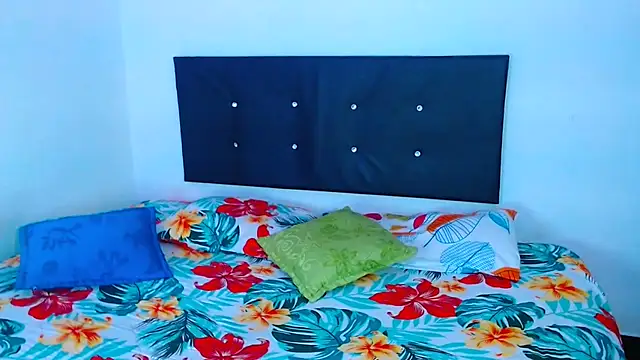 Snapshot of pleasure_and_fantasy chatting on 02-23-25, 03:13 pleasure and fantasy online show from 02-23-25, 03:13