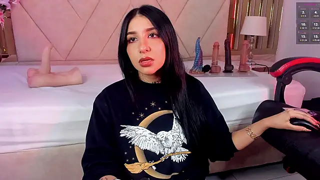 Snapshot of Leiaa_ chatting on 02-12-26, 05:57 Leiaa online show from 02-12-26, 05:57