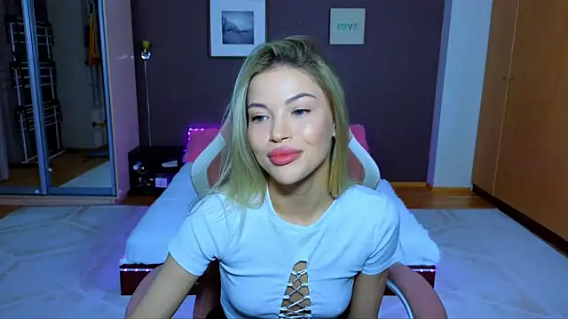 EmmyMills online show from 01-24-25, 10:08