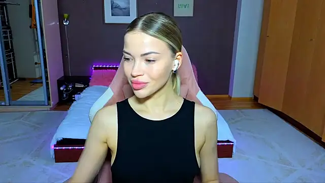 EmmyMills online show from 01-27-25, 10:38