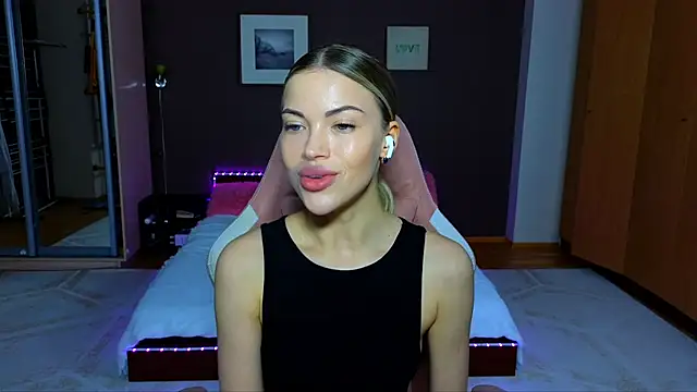 EmmyMills online show from 01-28-25, 01:39