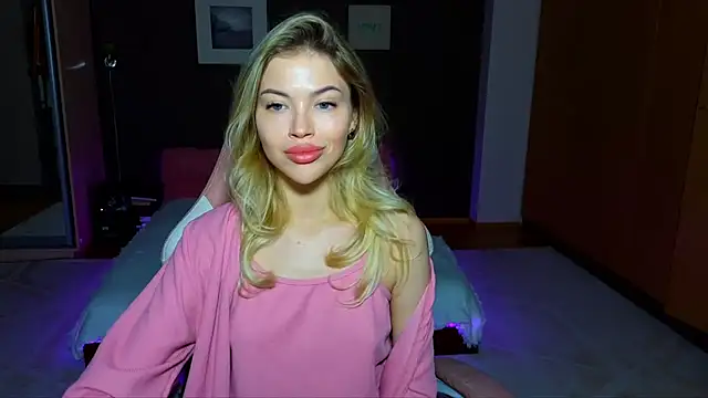 EmmyMills online show from 02-15-25, 10:21