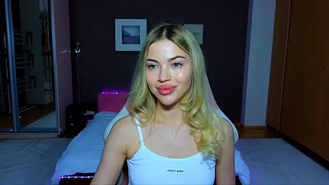 EmmyMills online show from 02-19-25, 09:14