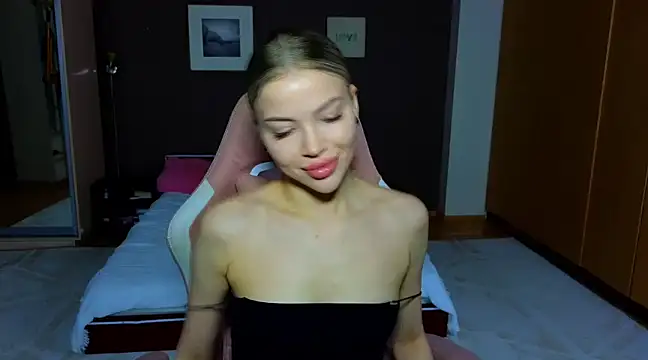 EmmyMills online show from 03-04-25, 07:01