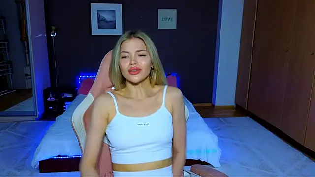 EmmyMills online show from 03-09-25, 01:04