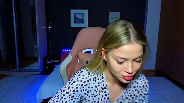 EmmyMills online show from 03-17-25, 09:34