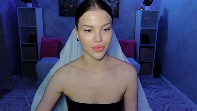 Snapshot of EmmyMills chatting on 06-28-26, 08:04 EmmyMills online show from 06-28-26, 08:04