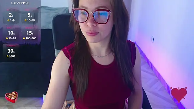 Snapshot of SharonR1 chatting on 06-15-26, 10:34 SharonR1 online show from 06-15-26, 10:34