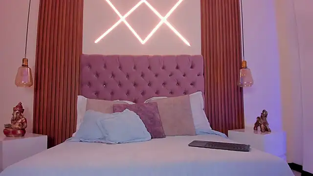 Sophia turneer online show from 12-13-25, 08:04