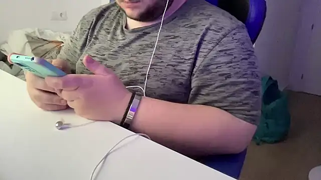 Rafa24324 online show from 04-28-26, 06:02