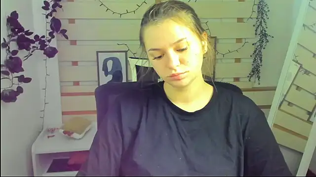 Snapshot of Josephine_Kiss chatting on 04-17-26, 07:33 Josephine Kiss online show from 04-17-26, 07:33