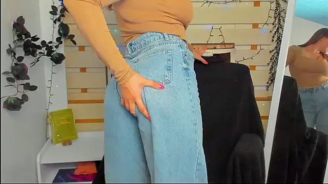 Snapshot of Josephine_Kiss chatting on 04-27-26, 12:14 Josephine Kiss online show from 04-27-26, 12:14